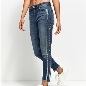 Skinny Jeans with Metallic Stripes